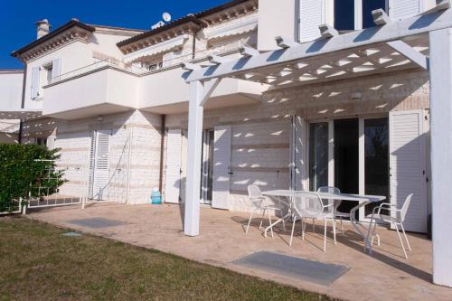Sirolo Apartment | S018 - Sirolo, nuovissimo trilocale in pietra con giardino dx
