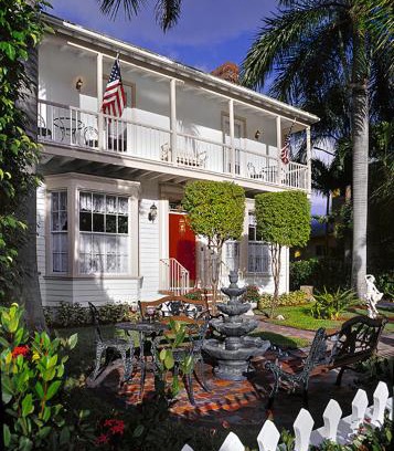 Parrot Cove Bed & Breakfast | Sabal Palm House Bed and Breakfast