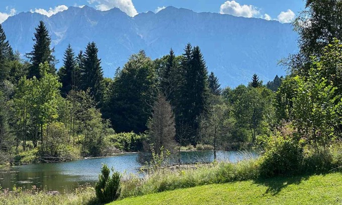 Maxlrain Apartment | Sachrang: Ferien-wohnung am See mit Bergblick