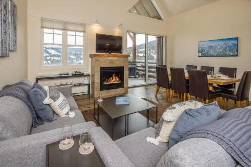Saddle Ridge House | Saddle Ridge Townhome - Unit J3