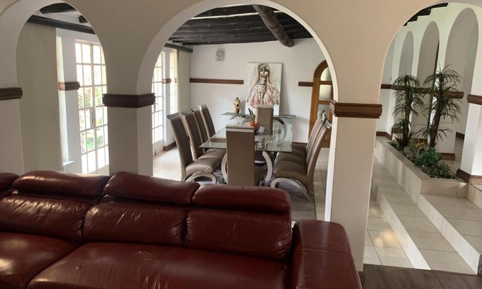Greater Johannesburg Metropolitan Area Apartment | Safari Apartments -Beautiful 3 bedrooms, 10-seater dining , TV room, Garden & Pool