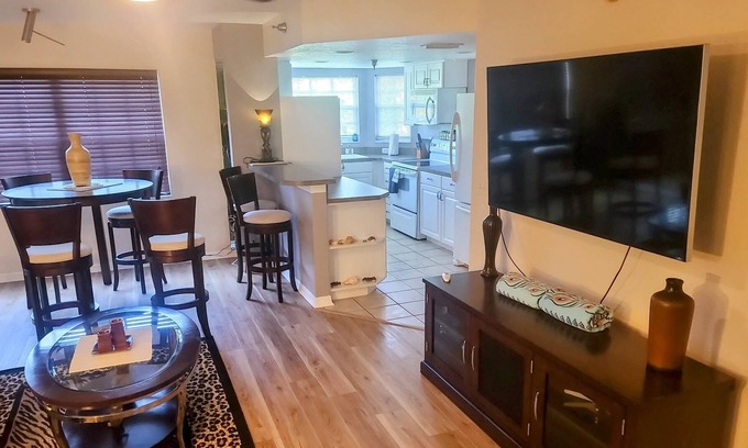 Lutz Condo | Safari Suite #2302