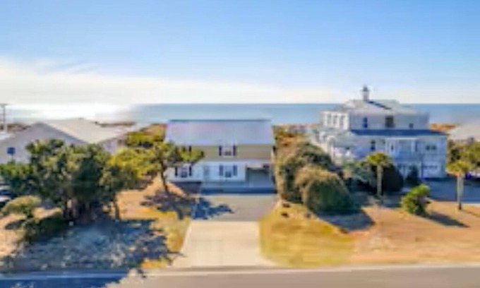 Caswell Beach House | Safe Haven: Charming 6-bedroom house with AC, WiFi in Enchanting Oak Island