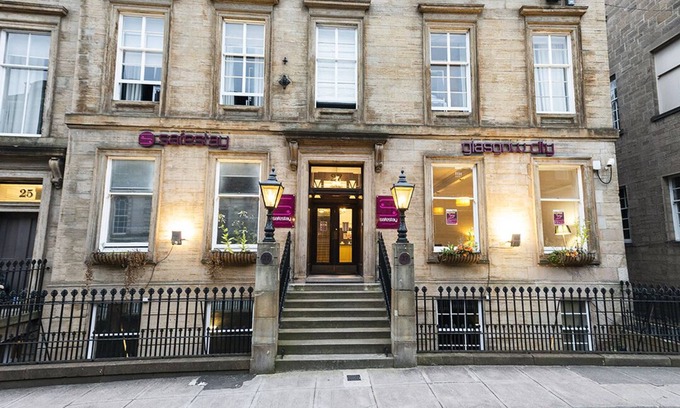 City Centre Glasgow Hotel | Safestay Glasgow Charing Cross