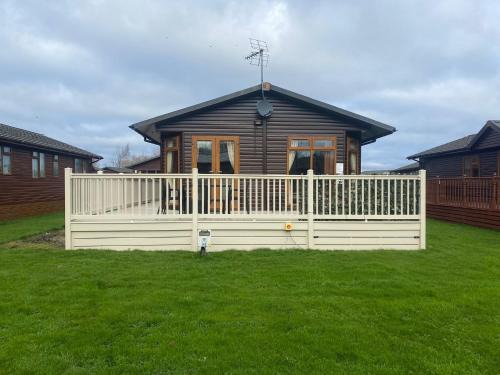 Malton Cabin | Saffron Lodge With Hot Tub