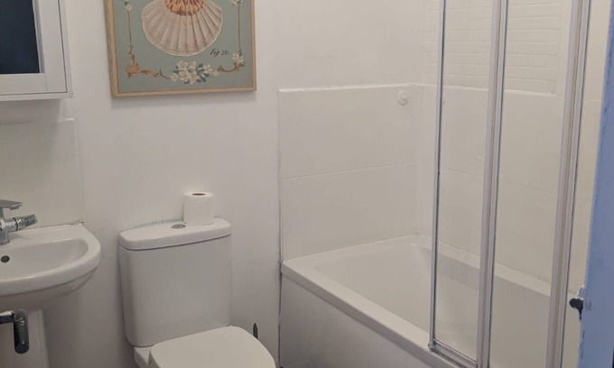 Swindon Apartment | Saffron&Space *Parking *Sleeps 5