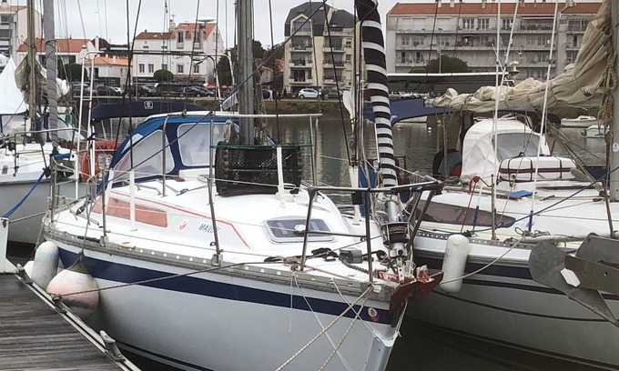 La Tremblade Boat Rental | Sail for night in port