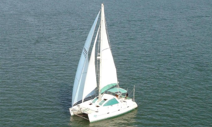 Pensacola Beach Boat Rental | Sailing catamaran vacation rentals in Pensacola Beach
