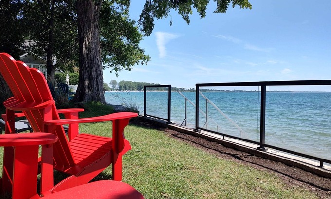 Wellington House | Sakura Cottage - Waterfront PEC