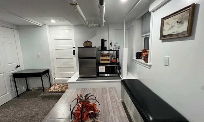Salem Apartment | Salem Cozy Lower-Lever Suite