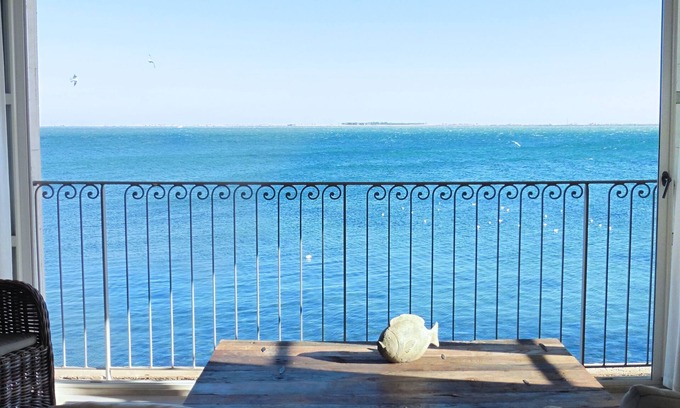 Marseillan Apartment | Salicorne - Luxury waterfront apartment with stunning views