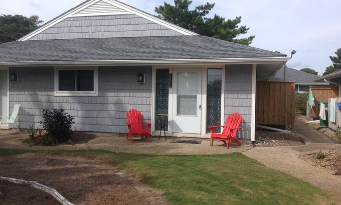 Northeast Virginia Beach Condo | Salida del Sol, North End Va Beach A 3 MINUTE WALK TO THE BEACH