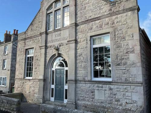 Isle of Portland House | Sally Hall Large central Portland home