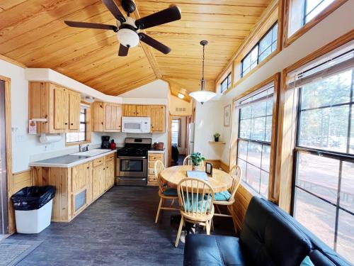 Woodland Park House | Sally's Cabin is a quaint two bedroom tiny home