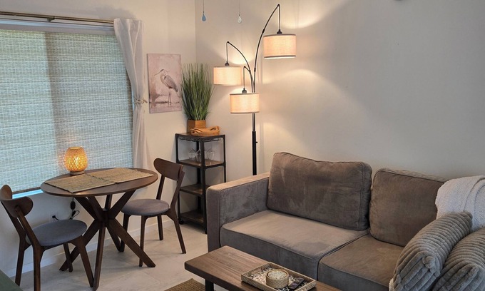 Panacea Cottage | SALT AIR AND SERENDIPITY Unit AnWALK TO THE BLUE CRAB FESTIVAL!
