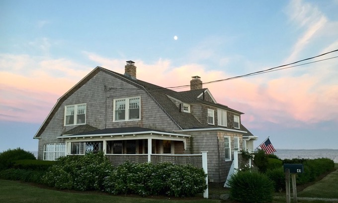South Dartmouth Cottage | SALTER'S POINT BUZZARDS BAY BEACH HOUSE