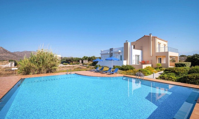 Stavros Apartment | Saltwater Pool Apartment in Chania