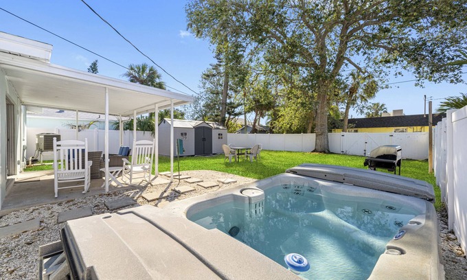 Indian Rocks Beach House | Salty Air Retreat - Fully Remodeled-Walk to the Beach!