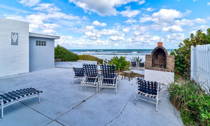 Wilbur-By-The-Sea Apartment | Salty Beach 2 Bed Condo Directly on Ocean