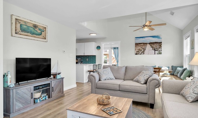 Topsail Beach House | Salty Little Beach House-3BR2BA, sleeps 10, Newly Remodeled!