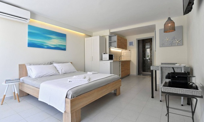 Naousa Apartment | "Salty" New & Cozy Studio in the Heart of Naousa