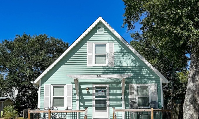 Tranquil Harbour House | Salty Paws OKI - Cute Beach Bungalow