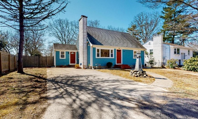 East Falmouth House | Salty Shores