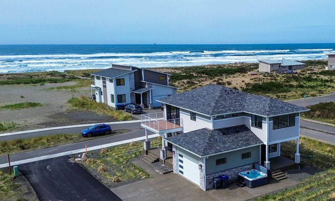 Westport House | Sam's Nest | House in Westport overlooking the ocean with quick beach access