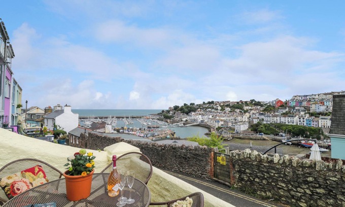 Brixham Cottage | SAMPHIRE COTTAGE, pet friendly, country holiday cottage in Brixham