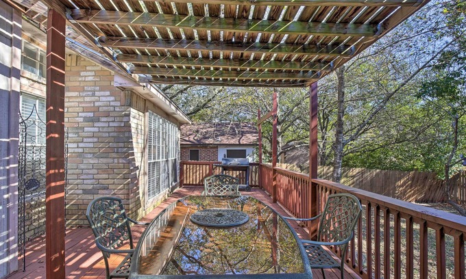 Northwest Crossing House | San Antonio Abode w/Spacious Backyard & Deck