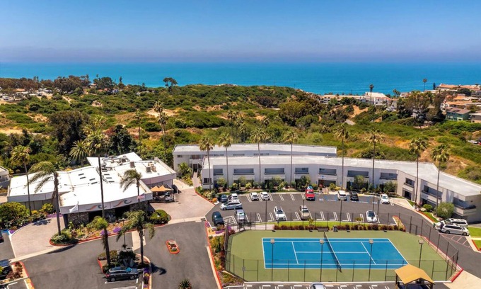 San Clemente Hotel | San Clemente Ocean Escape! 2 Relaxing Units, Swimming Pool!