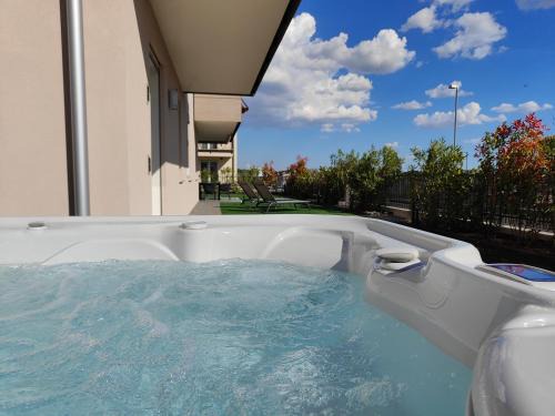 Cola Apartment | San Giorgio Design Home con Jacuzzi Privata