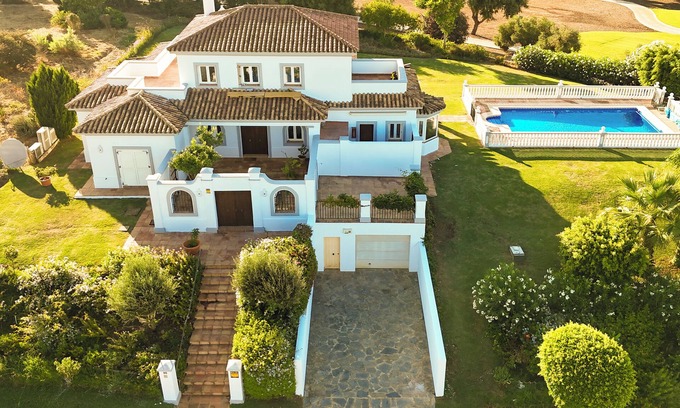 San Roque Villa | San Roque Club Luxury 4-bed Villa with Swimming Pool