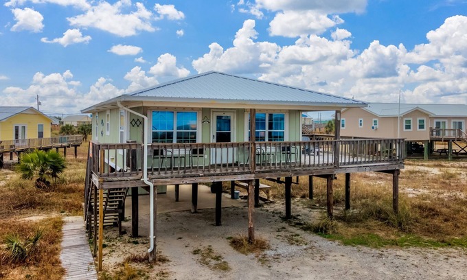 Dauphin Island House | Sand Digs! Adorable Gulf Beachside, 2 Bedroom, 2 Bath, Pet Friendly!