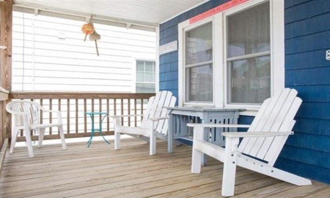 Hampton House | Sand Dollar - Two minutes to the beach and boardwalk with free WIFI