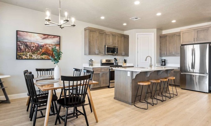 Washington House | Sand Dune Villa: Dog-Friendly, Hot Tub, Pickleball