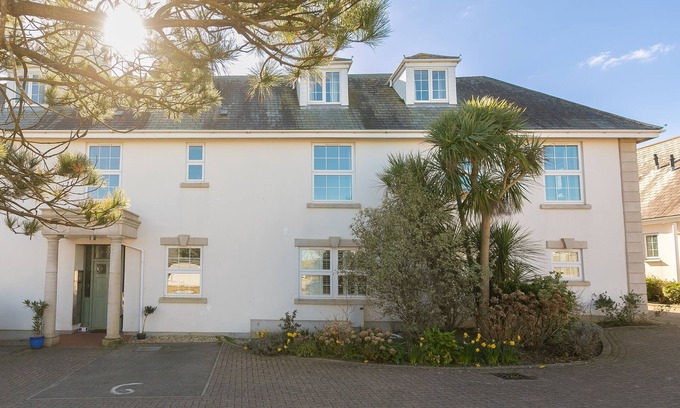 Lelant Cottage | SAND DUNES 6 THE MANOR, pet friendly in Carbis Bay