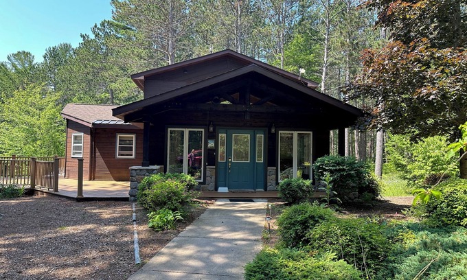 Rumely House | Sand River Resort - Sauna, River & Lake Superior Access