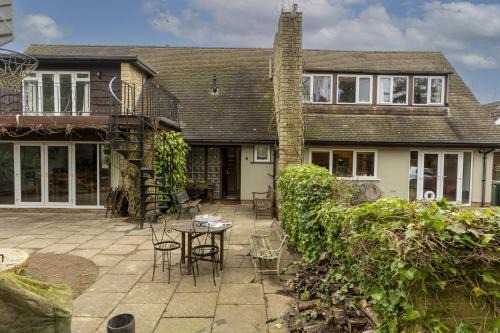 Kennington House | Sandford Meadow Guest House