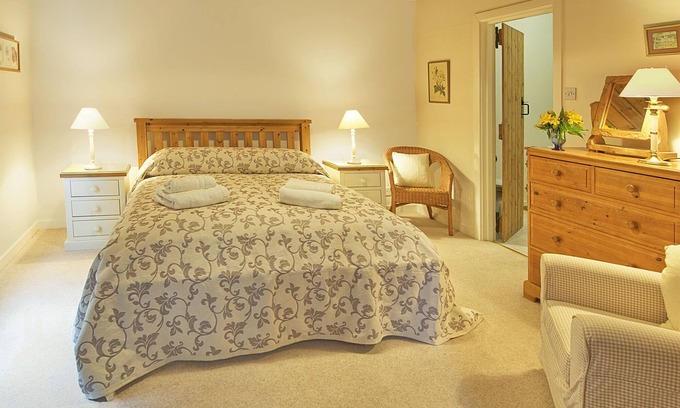 Bamburgh House | Sandham - Close to Bamburgh's sandy beach sleeps 6