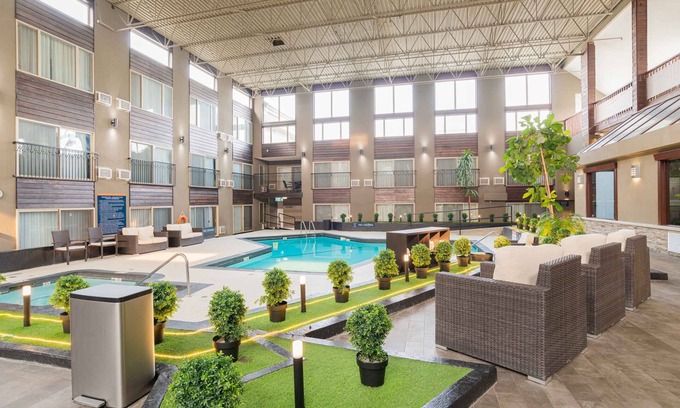 West Edmonton Hotel | Sandman Hotel Edmonton West