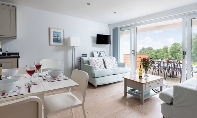 Brixham Apartment | Sandpiper 3 - The Cove - sleeps 4 guests in 2 bedrooms