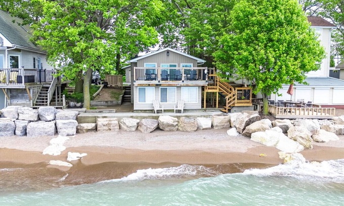 Leamington Cottage | Sandside Beach House Near Point Pelee