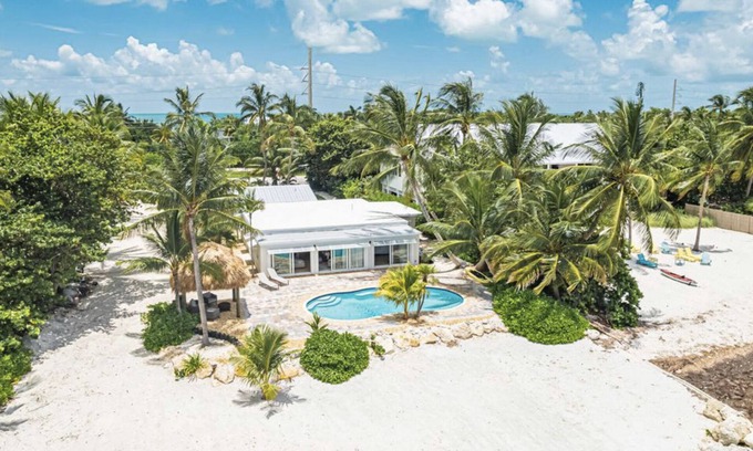 Islamorada House | Sandy Beach Cove🏝️🏖️ Gated Private Beach Home Plus Cottage Oasis , With Dock