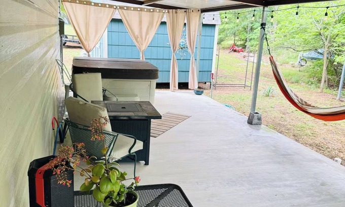 Sulphur Cabin | Sandy Creek Hideaway -Couples Cabin -Hot Tub