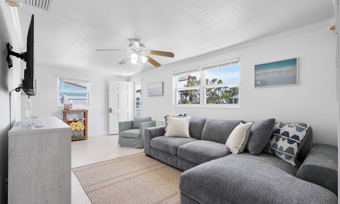 Holmes Beach House | Sandy Feet Retreat | Quiet Island Escape for Long Stays