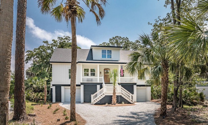Saint Helena Island House | Sandy Feet Retreat - Five Bedroom House, Sleeps 15