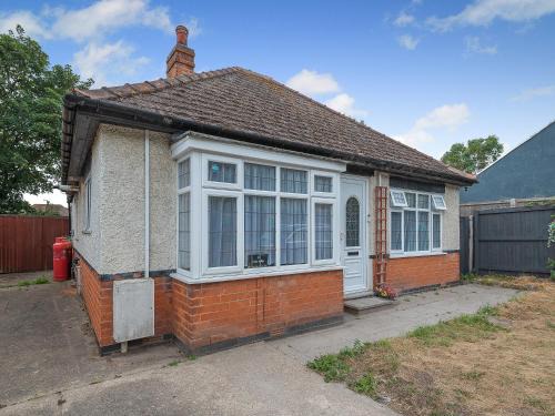 Chapel Saint Leonards House | Sandy Lodge