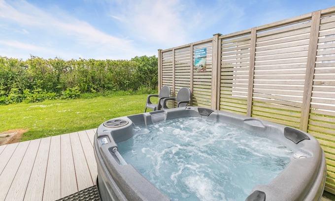 Looe House | Sandy Pebble Deluxe (Pet)