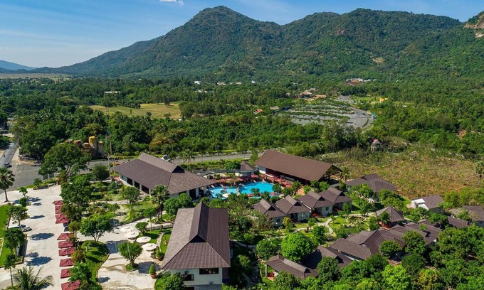 Tinh Bien Hotel | Sang Như Ngọc Resort
